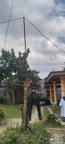Tiang PLN yang di aliri kabel central